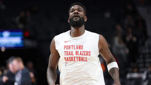 Deandre Ayton warms up before a game.